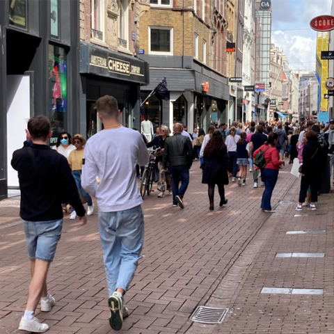 Detailhandelsomzet in Nederland stijgt met 2,6% in april 2026, online groei van 5,9%