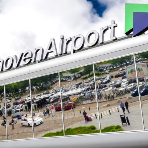 Drie uur stillegging luchtverkeer op Eindhoven Airport treft tientallen passagiersv vluchten