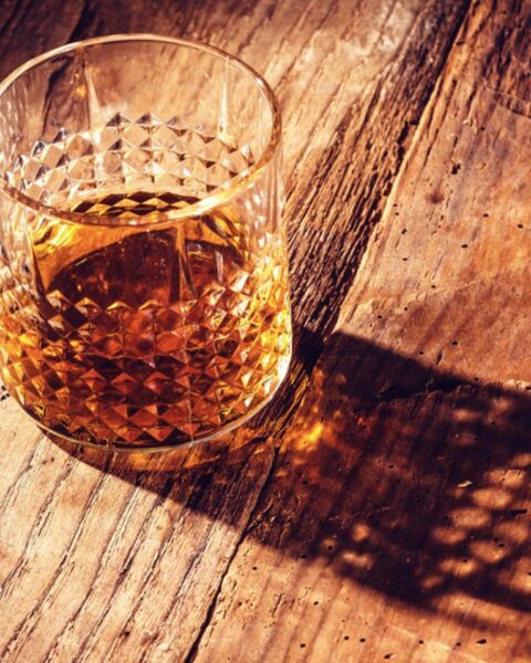 Een enkele alcoholische drank verhoogt kans op kanker, verslaving en hersenschade: studie