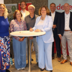 Eerste bewoners ondertekenen koopcontract voor duurzame appartementen in Woodstock Vlaardingen