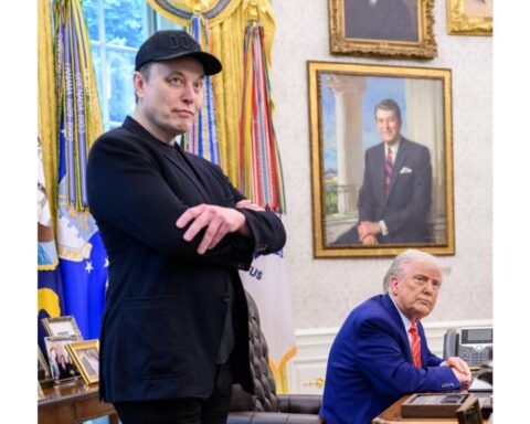 Elon Musk wordt eerste miljardair ooit, rijker dan 46% van de wereldbevolking samen