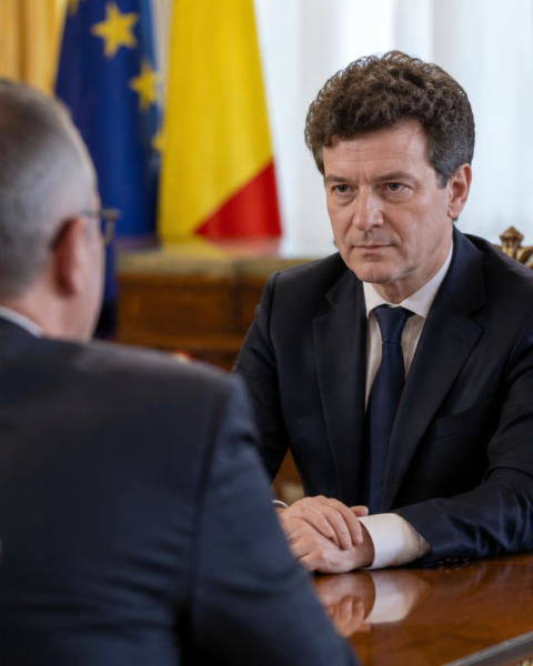 Roemeense president kiest nieuwe premierkandidaat, politieke crisis houdt aan