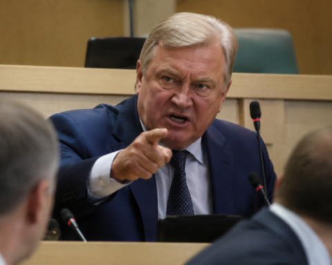 Russische senator dreigt met mijnen op schaduwvloot-tankers na Britse actie