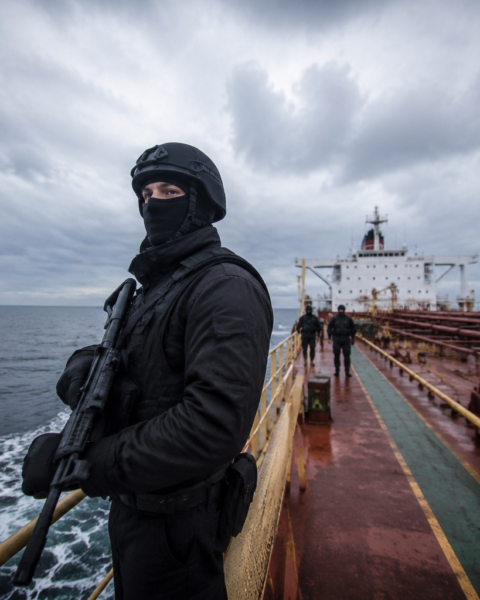 Rusland zet paramilitaire bewakers in op tankers schaduwvloot voor spionage in EU