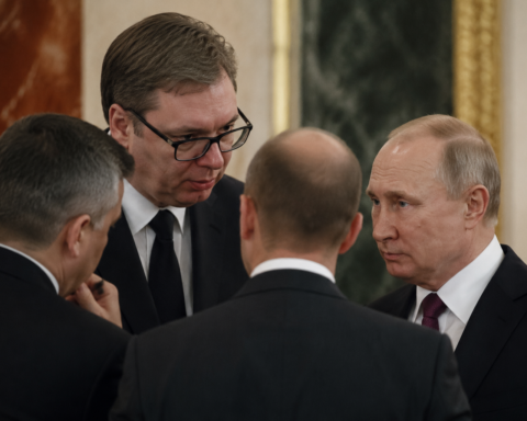 Kremlin voert gesloten overleg met Servië over oliebedrijf NIS dat onder Amerikaanse sancties valt