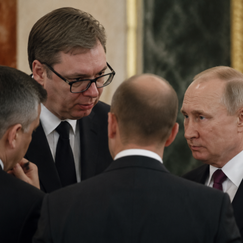 Kremlin voert gesloten overleg met Servië over oliebedrijf NIS dat onder Amerikaanse sancties valt