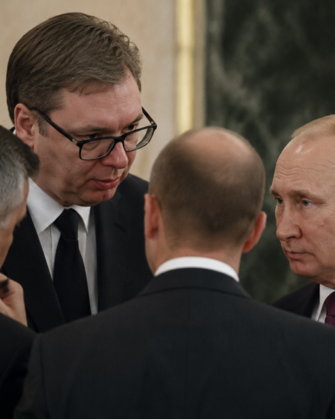 Kremlin voert gesloten overleg met Servië over oliebedrijf NIS dat onder Amerikaanse sancties valt