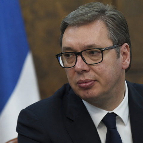 Servische president Vucic weigert visumplicht voor Russen en trotseert EU