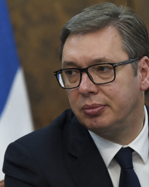 Servische president Vucic weigert visumplicht voor Russen en trotseert EU