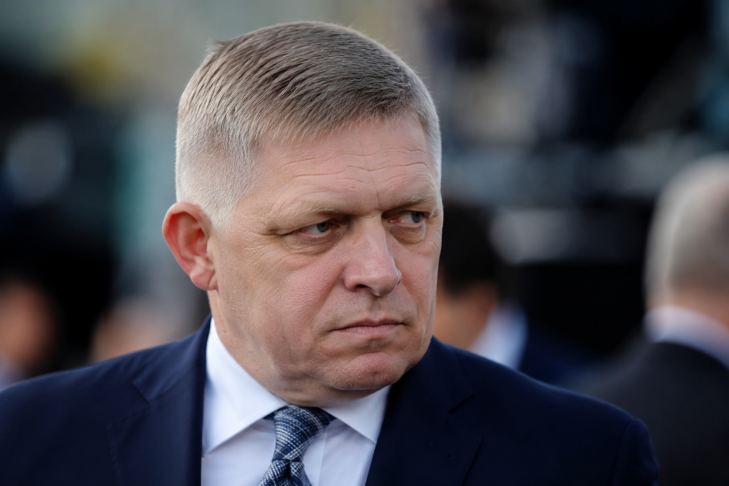 Slowaakse premier Fico wil dat delegatie naar NAVO-top zonder mandaat voor steun aan Oekraïne