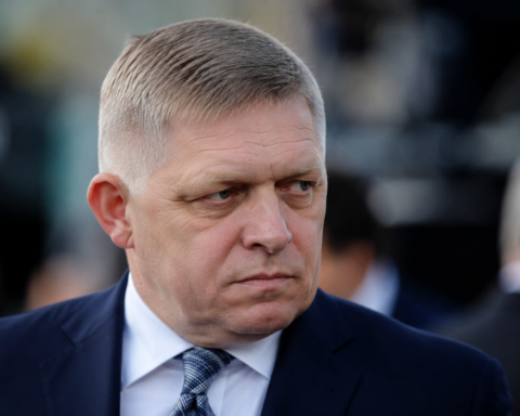 Slowaakse premier Fico wil dat delegatie naar NAVO-top zonder mandaat voor steun aan Oekraïne