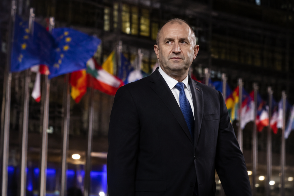 Bulgaarse premier Radev weigert EU-sancties te steunen die economie of energiesector schaden