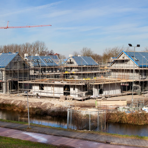 Grote verschillen in nieuwbouwvergunningen per gemeente in Nederland van 2021 tot 2025