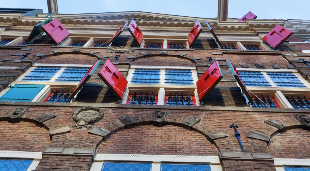 Hittegolf breekt record van 26 juni terwijl musea koelingsruimtes openen