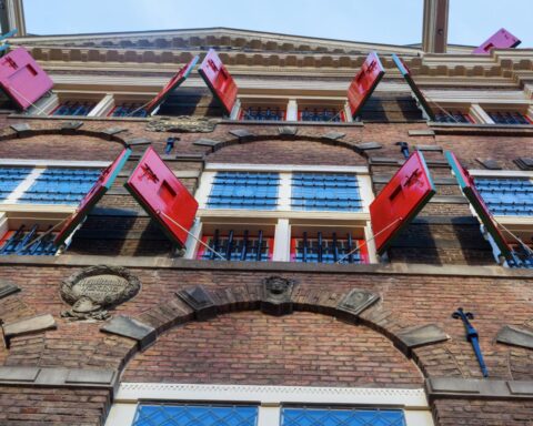 Hittegolf breekt record van 26 juni terwijl musea koelingsruimtes openen