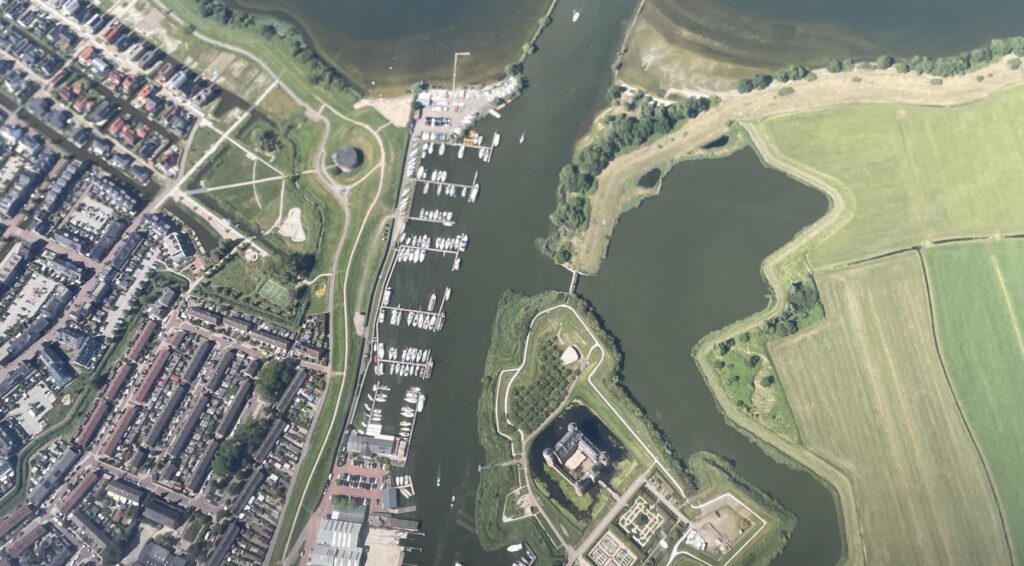 Honden worden ziek en sterven na het zwemmen in het IJmeer bij Amsterdam en Almere