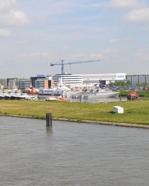 IHC richt zich op contracten voor scheepsbouw Koninklijke Marine, voor zover het Damen uitdaagt