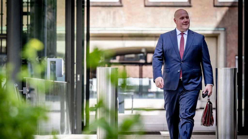 Kabinet wil gemeenten verplichten taaleis voor bijstand te handhaven