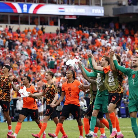 Koeman vraagt om meer verdedigende soliditeit terwijl Oranje zich voorbereidt op Marokko; Gakpo speelt