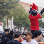 Marokkaanse fans vieren overwinning op Nederland; vuurwerkprojectielen gericht op politie in Den Haag
