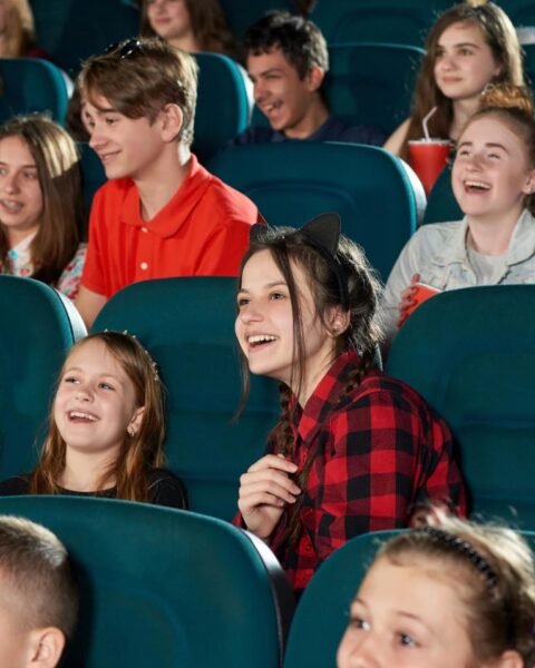 Meer Nederlandse theaters bieden gratis toegang voor kinderen terwijl producenten dreigen met een boycot