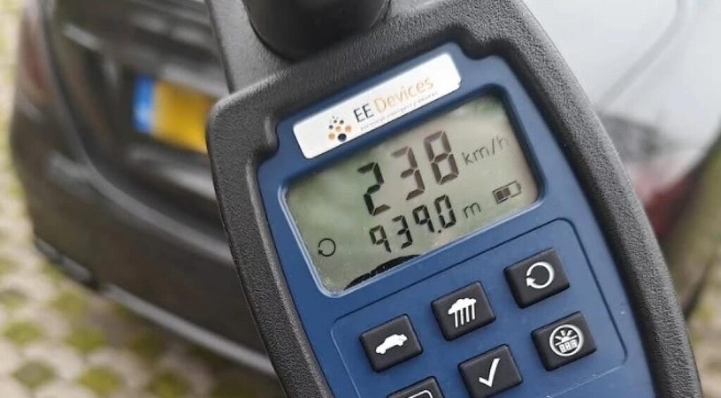 Mercedes-bestuurder betrapt op 240 km/u op A2-snelweg