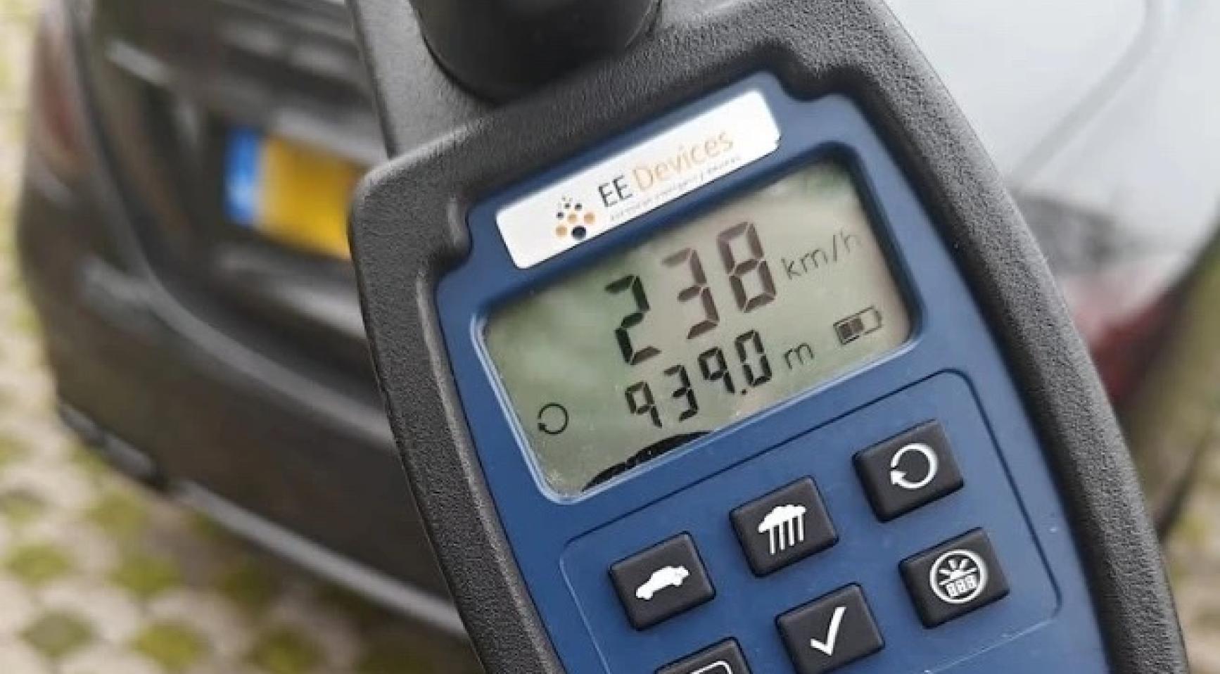 Mercedes-bestuurder betrapt op 240 km/u op A2-snelweg