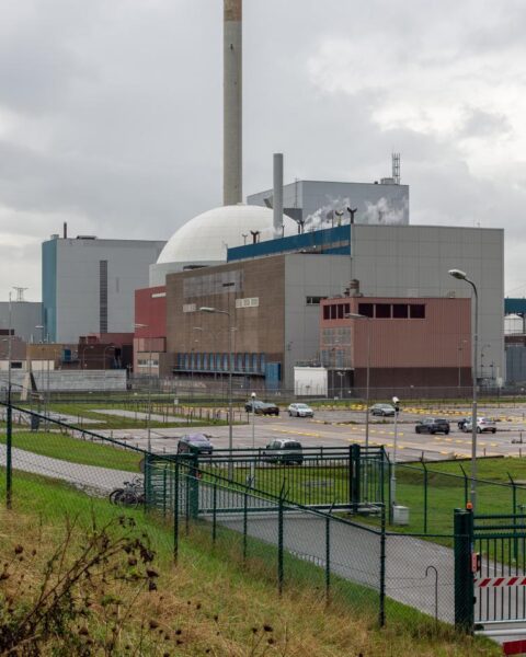 Nederland zet plannen voor nieuwe kerncentrales voort te midden van stevige regionale tegenstand