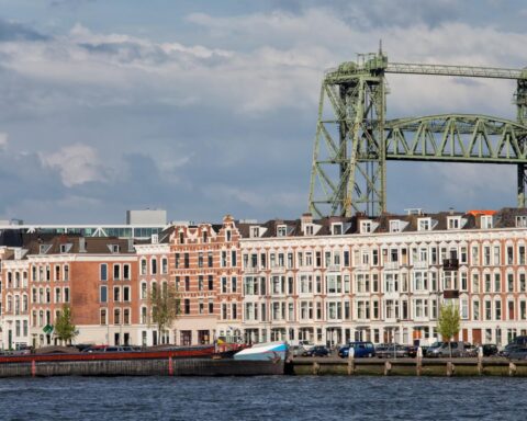 Nederlandse nieuwbouwverkopen dalen met 14% door hogere rente en economische onzekerheid