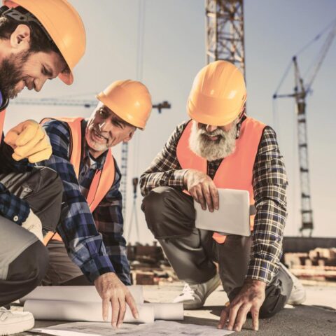 Nederlandse regering presenteert plan om 75.000 vluchtelingen aan werk te helpen te midden van arbeidsgebrek