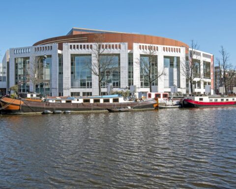 Nieuw Amsterdam heeft nieuwe wethouders beëdigd na steun voor PRO-D66 coalitieakkoord