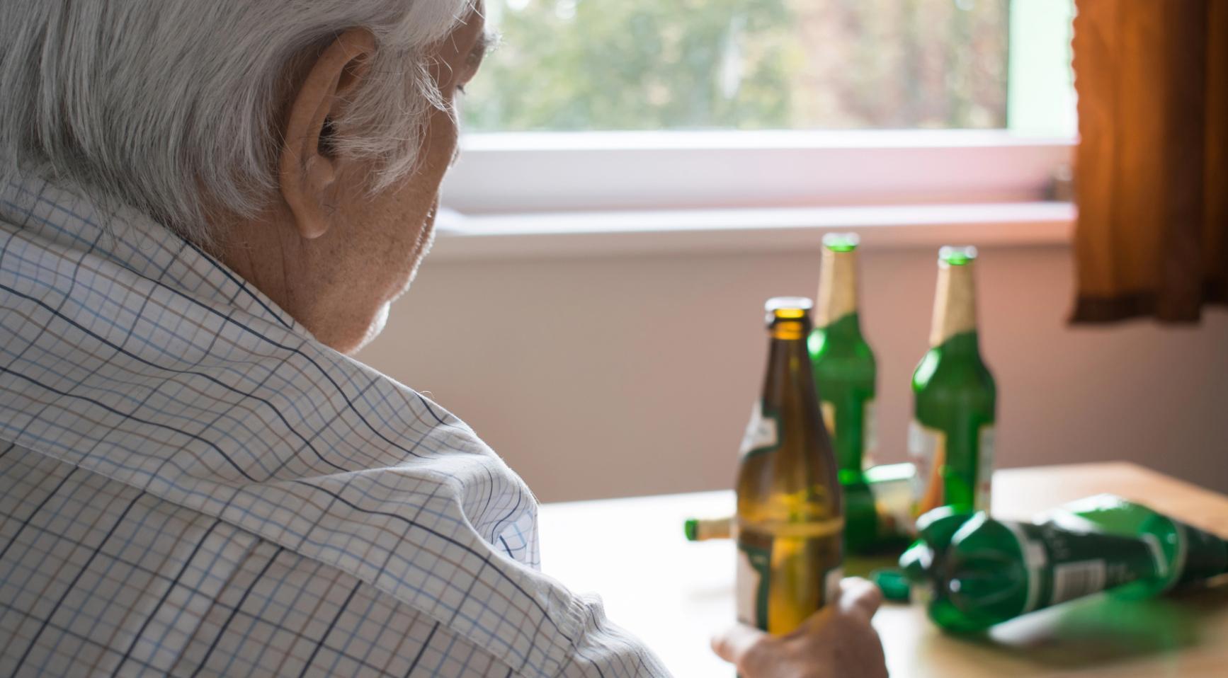 Nijmeegs verpleeghuis staat gecontroleerd gebruik van drugs en alcohol toe voor ouderen met verslavingen