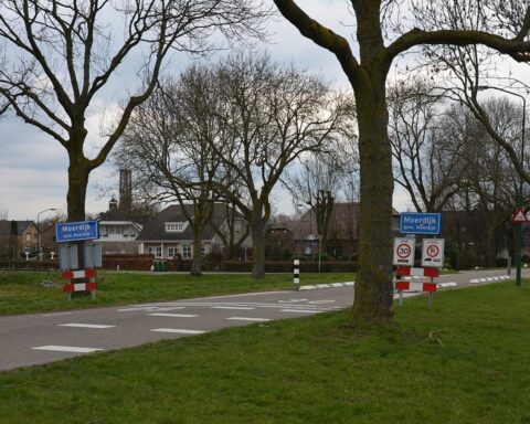 Ontbinding van het dorp Moerdijk was al een compromis; oorspronkelijke plannen waren twee keer zo groot