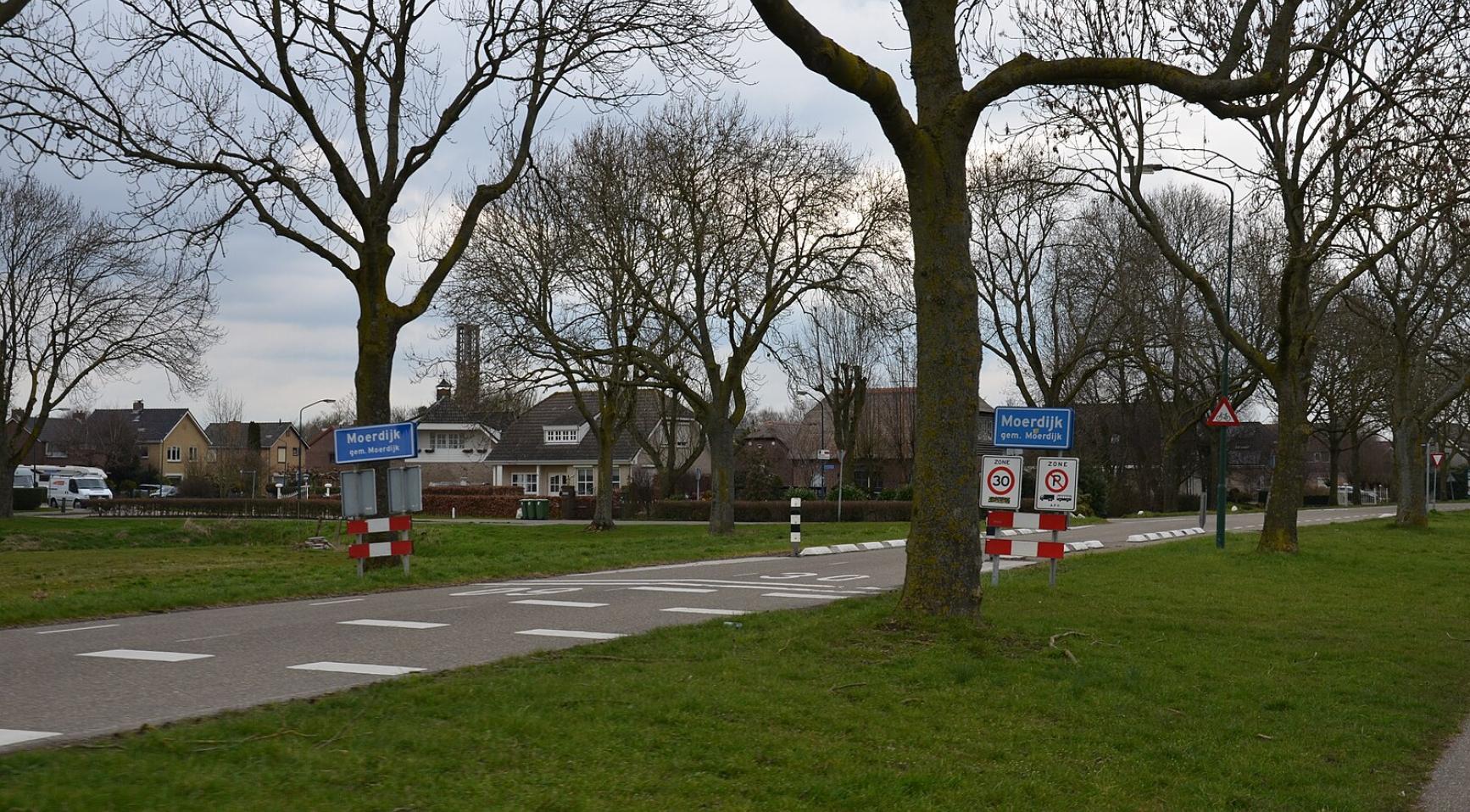 Ontbinding van het dorp Moerdijk was al een compromis; oorspronkelijke plannen waren twee keer zo groot