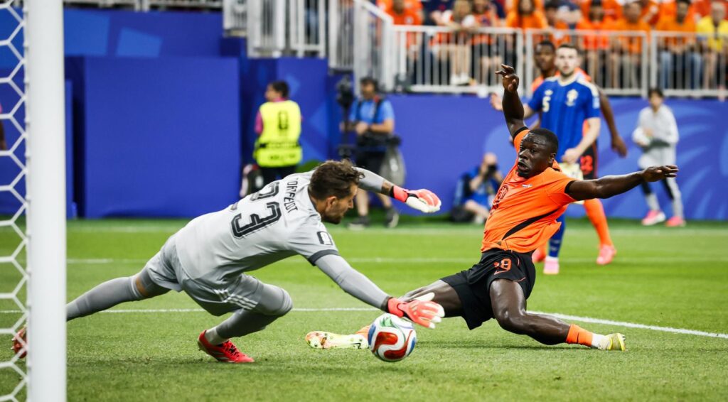 Oranje verslaat Zweden met 5-1 en nadert knockoutfase van het WK