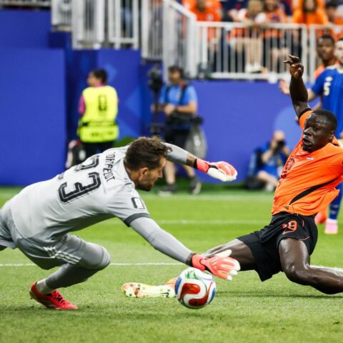 Oranje verslaat Zweden met 5-1 en nadert knockoutfase van het WK