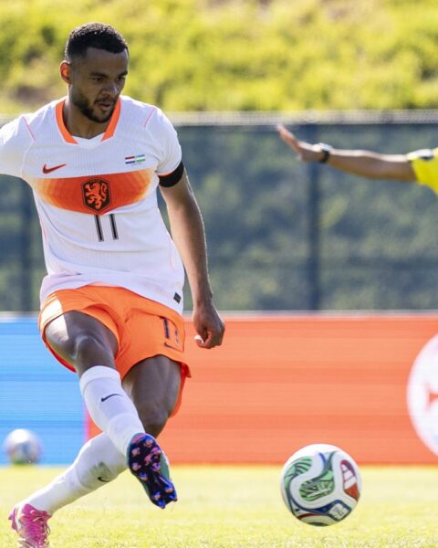 Oranje worstelt naar 2-1 overwinning op Uzbekistan; Keeper geblesseerd voor WK-opening