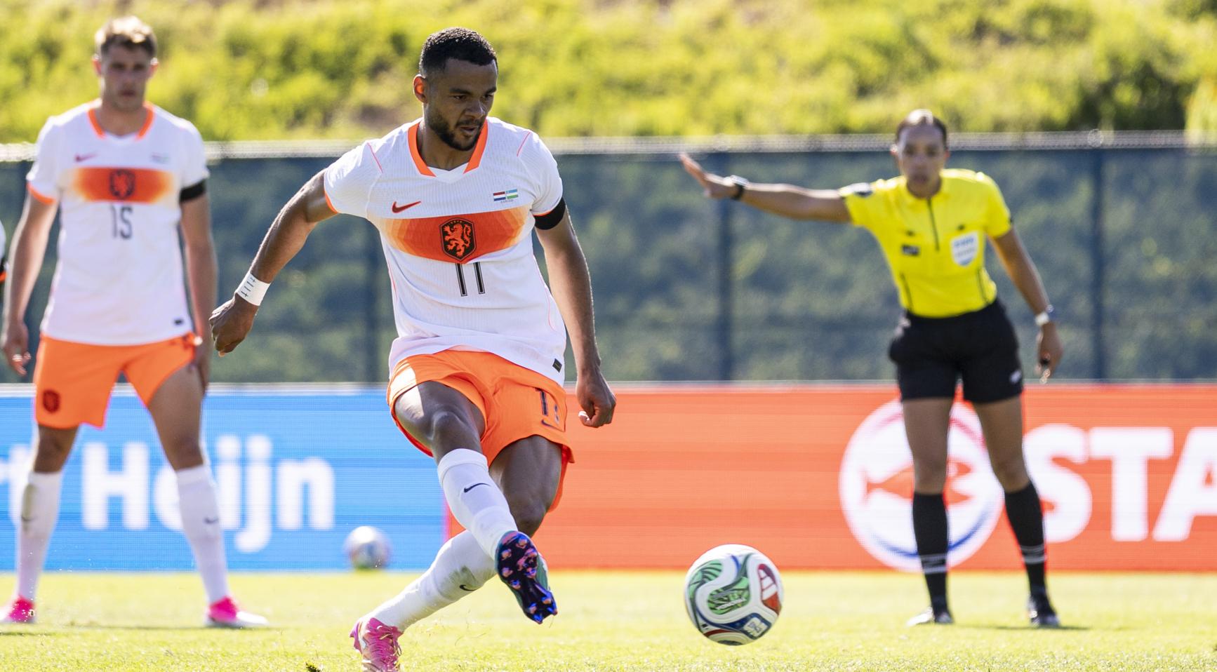 Oranje worstelt naar 2-1 overwinning op Uzbekistan; Keeper geblesseerd voor WK-opening
