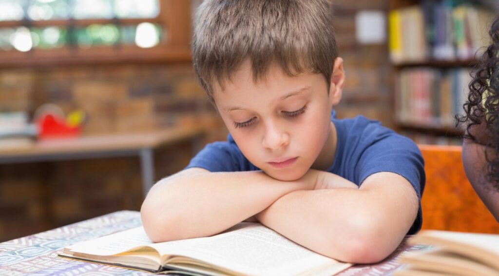 Oudersorganisatie klaagt Nederlandse staat aan over duizenden kinderen zonder onderwijs