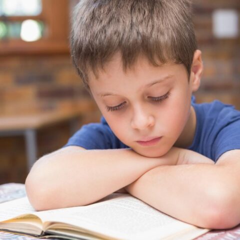 Oudersorganisatie klaagt Nederlandse staat aan over duizenden kinderen zonder onderwijs