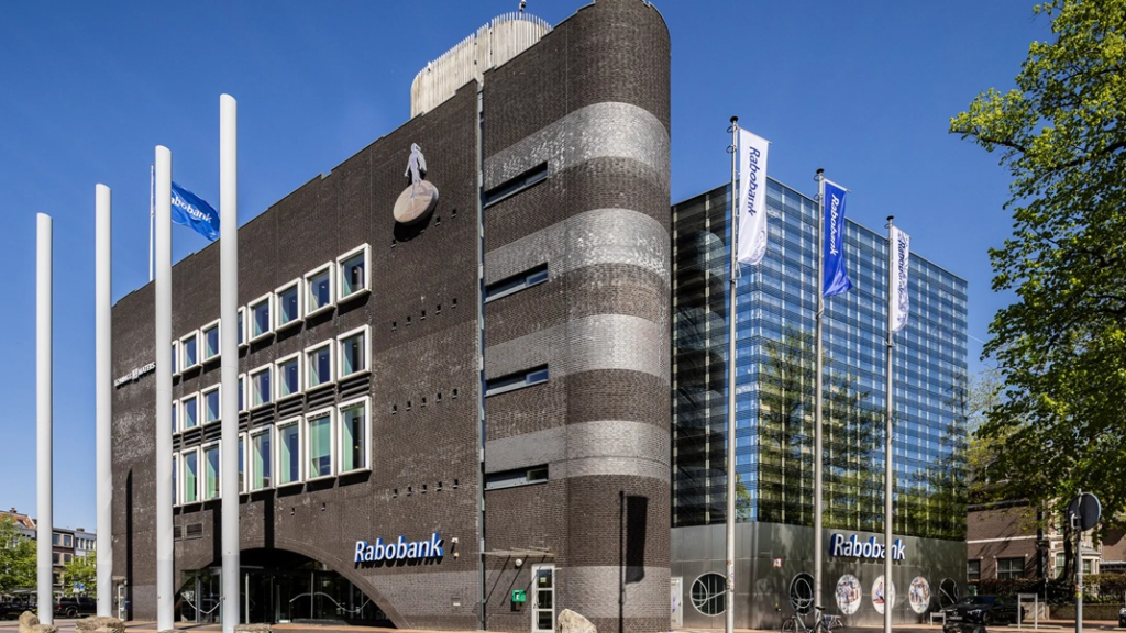 Rabobank verkoopt kantoor op het Keizer Karelplein in Nijmegen amid afname van fysieke bankbezoeken