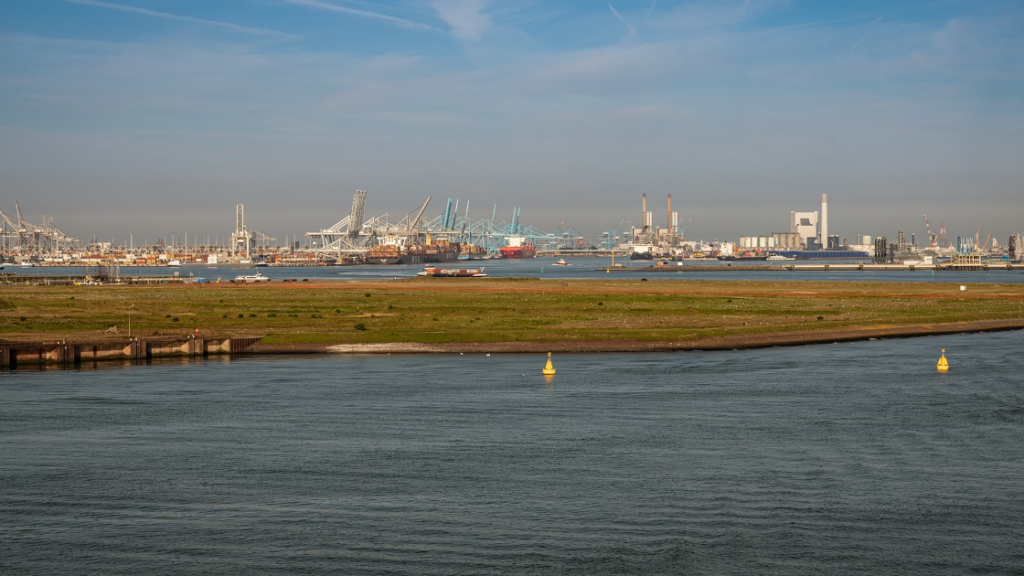 Rotterdam ontwikkelt 38 hectare Food Hub met Necron en PTP voor agrofoodlogistiek