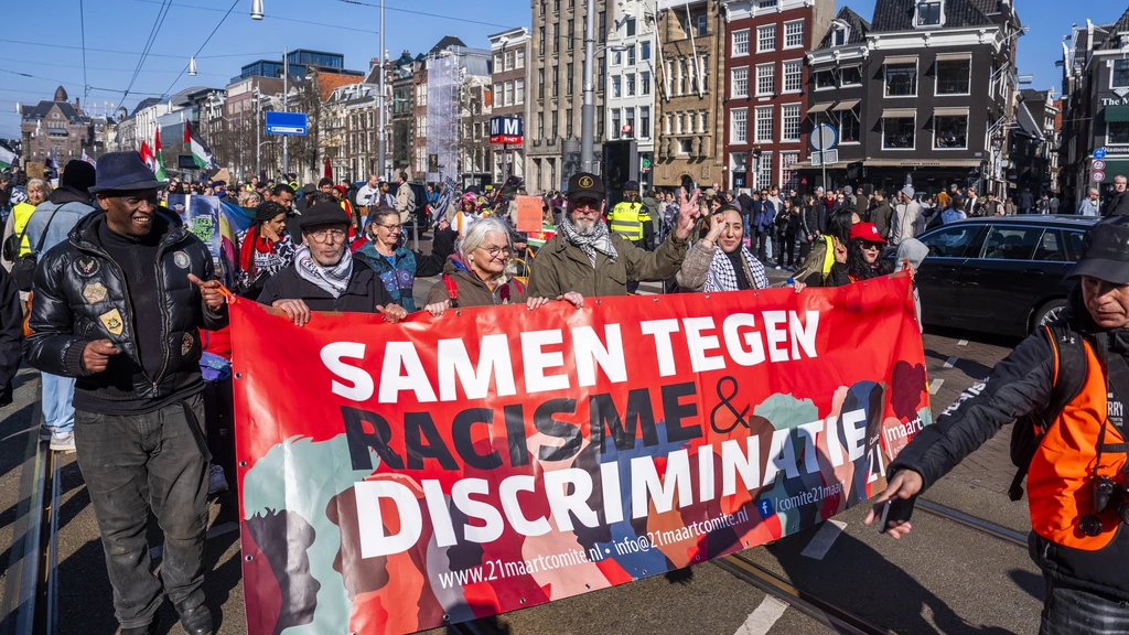 Staatscommissie: overheid moet actief discriminatie bestrijden en gelijkheid bevorderen