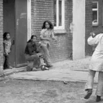 Tweede Kamer dringt aan op erkenning van leed Molukkers 75 jaar na hun komst naar Nederland