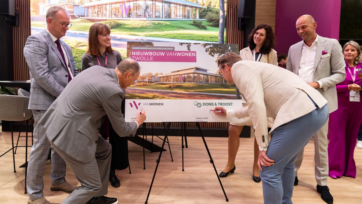 VanWonen en Dons & Troost ondertekenen overeenkomst voor nieuw kantoor in Zwolle