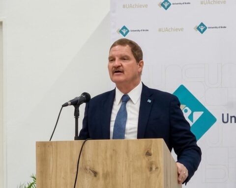 Verassing in Aruba: premier Mike Eman kondigt geplande terugtrekking aan per 1 januari 2027