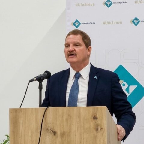 Verassing in Aruba: premier Mike Eman kondigt geplande terugtrekking aan per 1 januari 2027