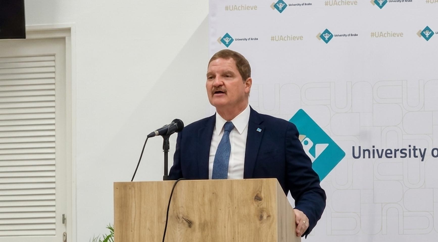 Verassing in Aruba: premier Mike Eman kondigt geplande terugtrekking aan per 1 januari 2027