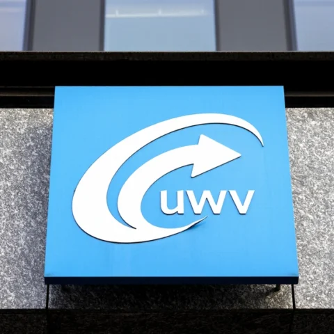 Wachttijd voor UWV-keuring arbeidsongeschiktheid overschrijdt zes maanden, minister Vijlbrief bezorgd
