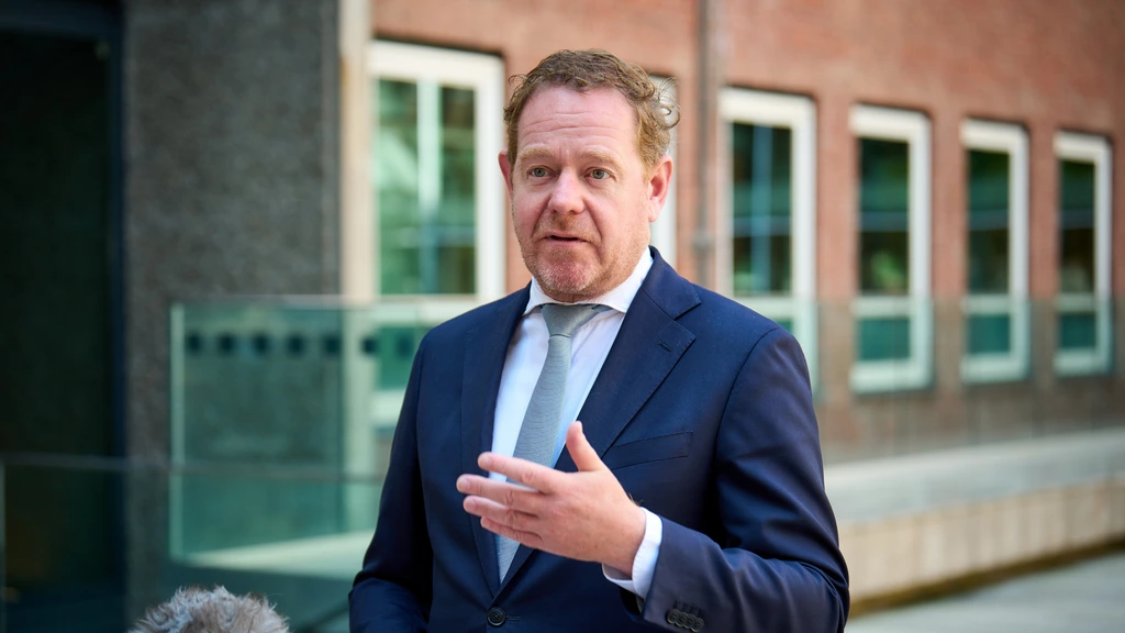 Wetsvoorstel tegen verheerlijking van terrorisme bij de Tweede Kamer, D66 nog niet zeker van instemming